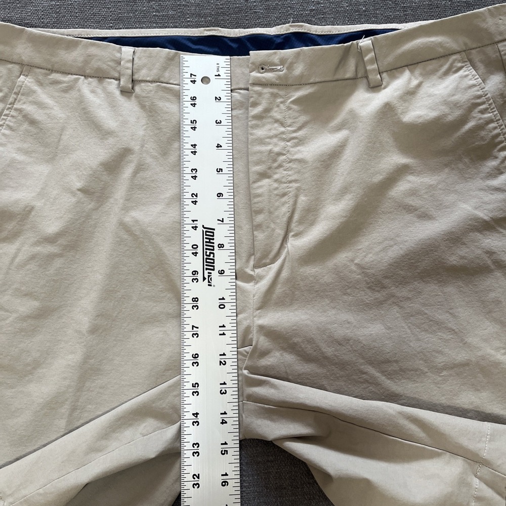 Vineyard Vines OTG Beige Performance Shorts Elastic Waist Size 40‎ - Picture 3 of 7